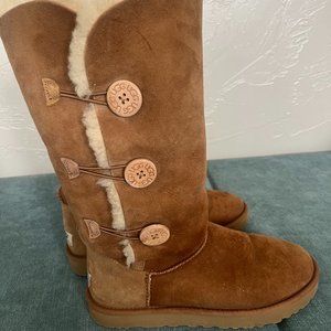 UGG  Bailey Button Triplet II